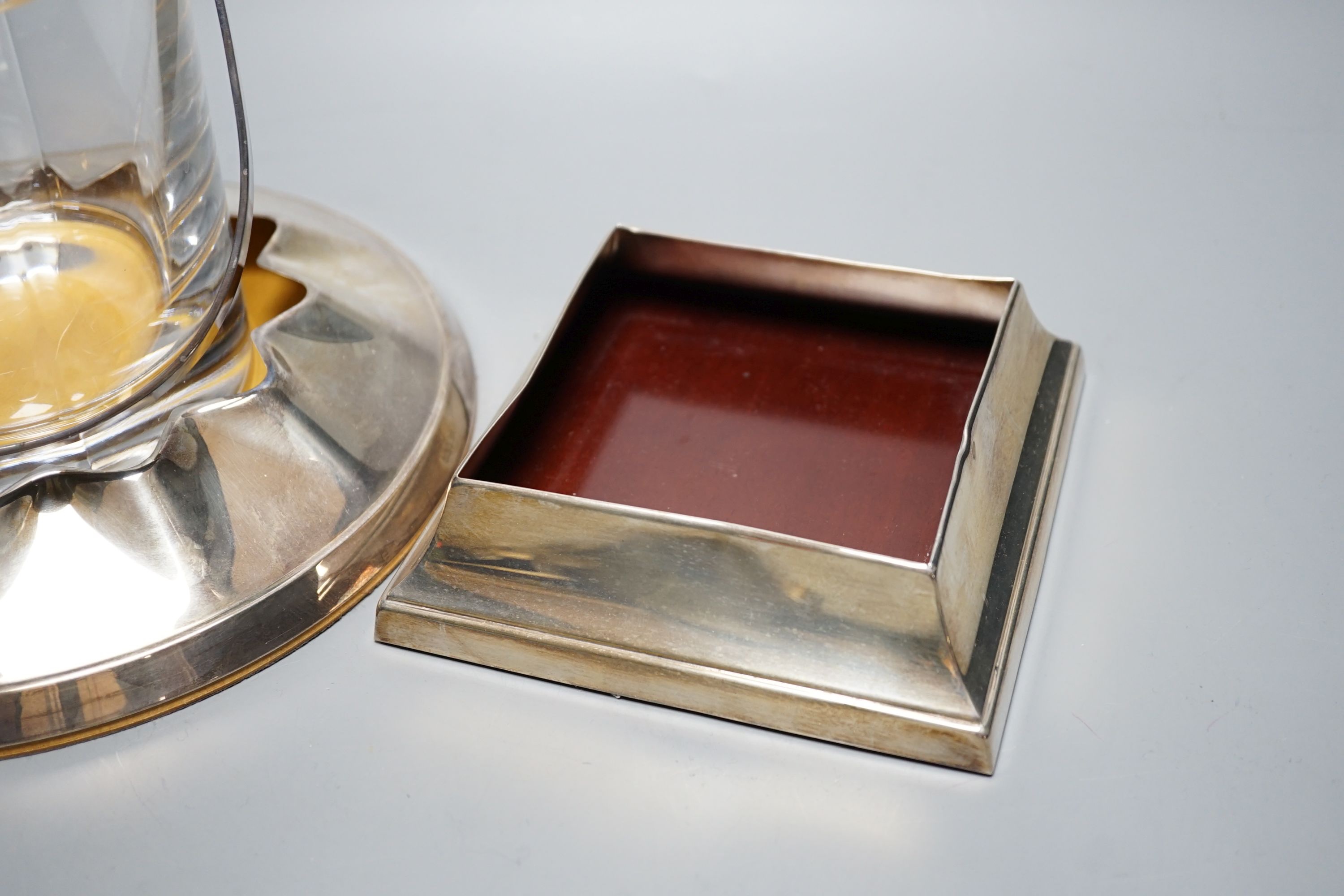 A modern silver mounted glass ice pale and matching tongs, Carrs of Sheffield, 2001, height 12.7cm, together with two modern silver mounted wooden stands.